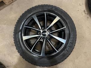 Używane Zestaw felg sportowych + opony zimowe Peugeot 308 SW (L4/L9/LC/LJ/LR) 1.6 16V THP 150 Cena € 200,00 Procedura marży oferowane przez F. van den Mosselaar autodemontage