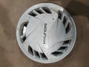 Begagnade Hjulskydd (reserv) Hyundai S-coupe 1.5i GS,GT,GTX Pris € 10,00 Marginaltabell erbjuds av F. van den Mosselaar autodemontage