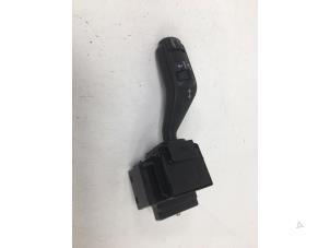 Używane Przelacznik kierunkowskazu Ford Focus 2 1.6 TDCi 16V 100 Cena € 10,00 Procedura marży oferowane przez F. van den Mosselaar autodemontage