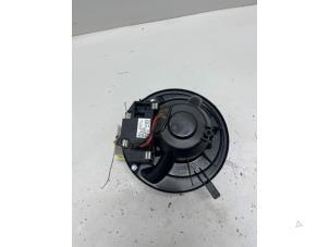 Begagnade Fläktmotor för uppvärmning och ventilation Audi A3 Sportback (8PA) 2.0 TDI DPF Pris € 35,00 Marginaltabell erbjuds av F. van den Mosselaar autodemontage