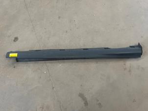 Begagnade Sidokjol, höger Ford Focus 3 Wagon 1.5 TDCi ECOnetic Pris € 25,00 Marginaltabell erbjuds av F. van den Mosselaar autodemontage