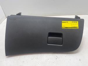 Gebruikte Handschoenenkastje Opel Insignia Grand Sport 1.5 Turbo 16V 165 Prijs € 30,00 Margeregeling aangeboden door F. van den Mosselaar autodemontage