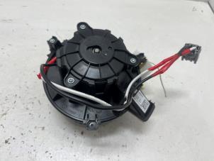 Gebruikte Chaufage Ventilatiemotor Opel Insignia Grand Sport 1.5 Turbo 16V 165 Prijs € 65,00 Margeregeling aangeboden door F. van den Mosselaar autodemontage