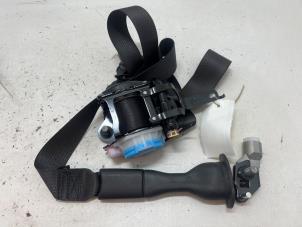 Gebruikte Veiligheidsgordel rechts-voor Opel Insignia Grand Sport 1.5 Turbo 16V 165 Prijs € 85,00 Margeregeling aangeboden door F. van den Mosselaar autodemontage