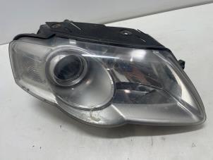 Używane Reflektor prawy Volkswagen Passat (3C2) 2.0 FSI 16V Cena € 45,00 Procedura marży oferowane przez F. van den Mosselaar autodemontage