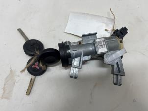 Używane Stacyjka + Kluczyk Mitsubishi Colt (Z2/Z3) 1.3 16V Cena € 24,50 Procedura marży oferowane przez F. van den Mosselaar autodemontage