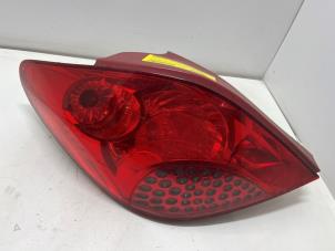 Gebruikte Achterlicht links Peugeot 207/207+ (WA/WC/WM) 1.4 16V VTi Prijs € 25,00 Margeregeling aangeboden door F. van den Mosselaar autodemontage