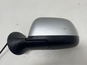 Begagnade Skärmspegel, vänster Dacia Duster (HS) 1.6 16V Pris € 35,00 Marginaltabell erbjuds av F. van den Mosselaar autodemontage