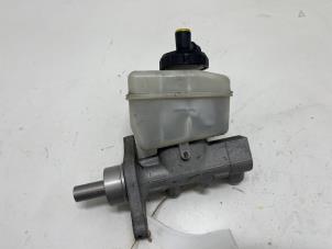 Gebruikte Hoofdremcilinder Dacia Duster (HS) 1.6 16V Prijs € 25,00 Margeregeling aangeboden door F. van den Mosselaar autodemontage