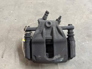 Gebruikte Remklauw (Tang) links-voor Dacia Duster (HS) 1.6 16V Prijs € 25,00 Margeregeling aangeboden door F. van den Mosselaar autodemontage