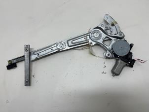 Begagnade Fönstermekanism, 4-dörrars, höger fram Daihatsu Sirion 2 (M3) 1.3 16V DVVT Pris € 19,50 Marginaltabell erbjuds av F. van den Mosselaar autodemontage