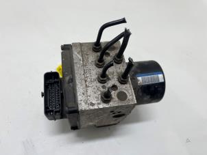 Begagnade ABS-pump Volkswagen Passat Variant (3C5) 1.6 Pris € 32,50 Marginaltabell erbjuds av F. van den Mosselaar autodemontage