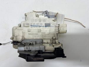 Begagnade Dörrlåsmekanism, 2-dörrars, höger Volkswagen Eos (1F7/F8) 1.4 TSI 16V BlueMotion Pris € 35,00 Marginaltabell erbjuds av F. van den Mosselaar autodemontage