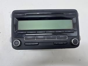 Begagnade CD-spelare med radio Volkswagen Scirocco (137/13AD) 1.4 TSI 122 16V Pris € 25,00 Marginaltabell erbjuds av F. van den Mosselaar autodemontage