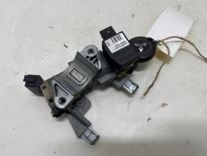 Używane Stacyjka + Kluczyk Mitsubishi Colt (Z2/Z3) 1.3 16V Cena € 20,00 Procedura marży oferowane przez F. van den Mosselaar autodemontage