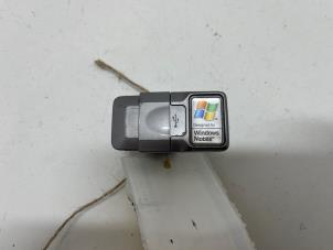 Begagnade AUX/USB-anslutning Alfa Romeo MiTo (955) 1.4 Turbo Multi Air 16V Pris € 20,00 Marginaltabell erbjuds av F. van den Mosselaar autodemontage