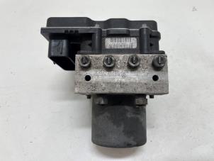 Begagnade ABS-pump Mercedes E (W212) E-250 CGI 16V BlueEfficiency Pris € 50,00 Marginaltabell erbjuds av F. van den Mosselaar autodemontage