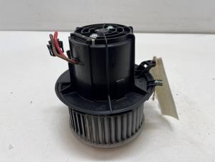 Gebruikte Kachel Ventilatiemotor Mercedes E (W212) E-250 CGI 16V BlueEfficiency Prijs € 35,00 Margeregeling aangeboden door F. van den Mosselaar autodemontage