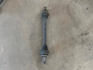 Używane Os napedowa lewy tyl Mercedes E (W212) E-250 CGI 16V BlueEfficiency Cena € 35,00 Procedura marży oferowane przez F. van den Mosselaar autodemontage