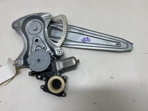 Begagnade Fönstermekanism för bakre dörr, 4-dörrars, höger Toyota Auris (E15) 1.8 16V HSD Full Hybrid Pris € 17,50 Marginaltabell erbjuds av F. van den Mosselaar autodemontage