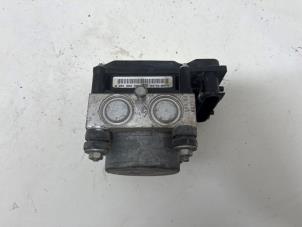 Używane Pompa ABS Dacia Sandero I (BS) 1.6 Cena € 20,00 Procedura marży oferowane przez F. van den Mosselaar autodemontage