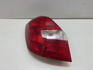 Gebruikte Achterlicht links Skoda Fabia II (5J) 1.2 TDI 12V Greenline Prijs € 25,00 Margeregeling aangeboden door F. van den Mosselaar autodemontage