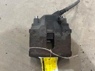 Begagnade Främre bromsok, vänster Fiat Doblo Cargo (223) 1.3 JTD 16V Multijet Pris € 25,00 Marginaltabell erbjuds av F. van den Mosselaar autodemontage