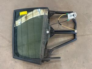 Begagnade Fönstermekanism för bakre dörr, 4-dörrars, höger Audi A2 (8Z0) 1.2 TDI Pris € 50,00 Marginaltabell erbjuds av F. van den Mosselaar autodemontage