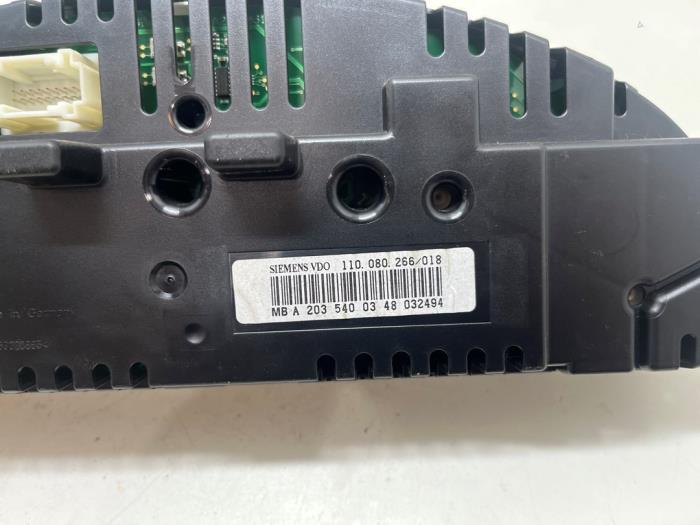 Vägmätare KM från en Mercedes-Benz C Sportcoupé (C203) 1.8 C-180K 16V 2005