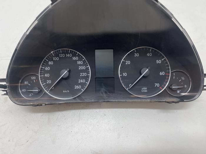 Vägmätare KM från en Mercedes-Benz C Sportcoupé (C203) 1.8 C-180K 16V 2005