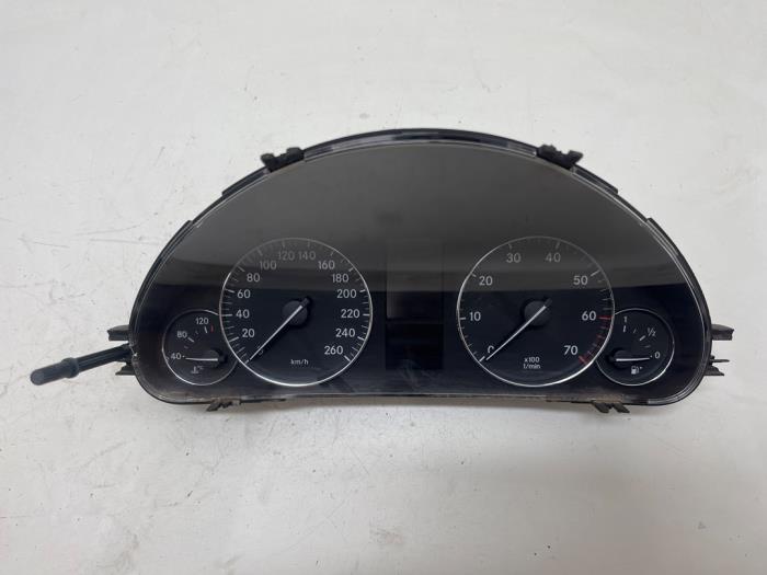 Vägmätare KM från en Mercedes-Benz C Sportcoupé (C203) 1.8 C-180K 16V 2005