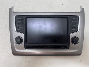 Begagnade Navigeringsdisplay Volkswagen Polo V (6R) 1.4 TDI DPF BlueMotion technology Pris € 170,00 Marginaltabell erbjuds av F. van den Mosselaar autodemontage