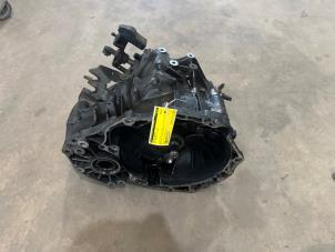 Begagnade Växellåda Opel Antara (LA6) 2.4 16V 4x4 Pris € 400,00 Marginaltabell erbjuds av F. van den Mosselaar autodemontage