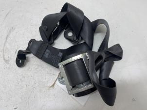 Begagnade Främre säkerhetsbälte, höger Opel Corsa E 1.4 16V Pris € 15,00 Marginaltabell erbjuds av F. van den Mosselaar autodemontage