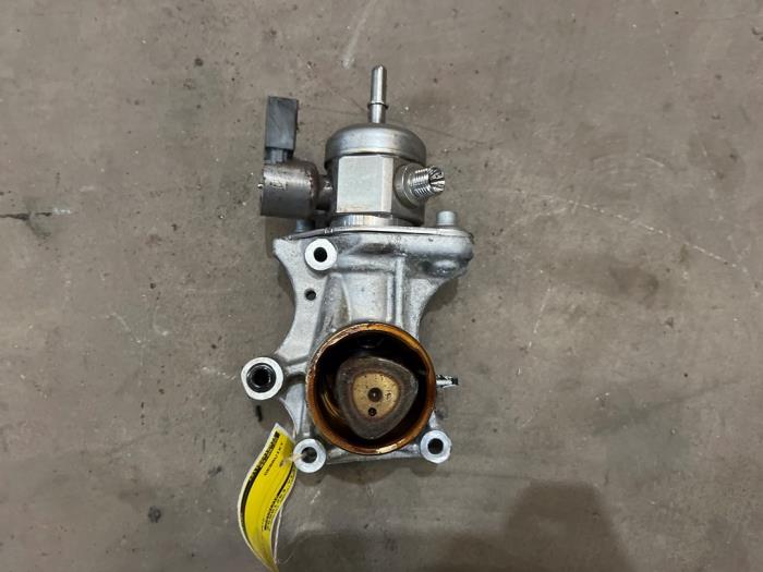 Högtryckspump från en BMW 1 serie (F20) 114i 1.6 16V 2013