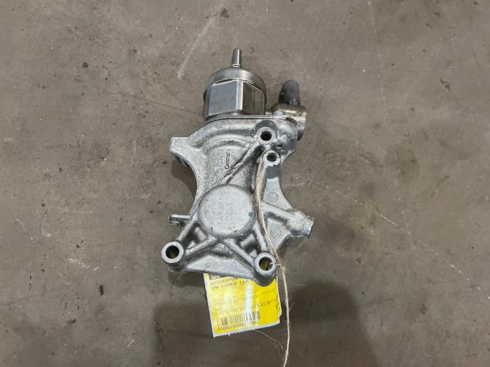 Högtryckspump från en BMW 1 serie (F20) 114i 1.6 16V 2013