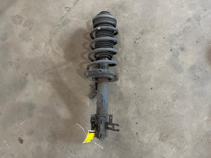 Stötdämparstång, höger fram från en Opel Zafira (M75) 2.2 16V Direct Ecotec 2008