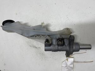 Gebruikte Hoofdremcilinder Mazda CX-5 I (KE,GH) 2.2 Skyactiv D 175 16V 4WD Prijs € 25,00 Margeregeling aangeboden door F. van den Mosselaar autodemontage