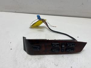 Używane Przelacznik elektrycznej szyby Mercedes S (W220) 4.0 S-400 CDI V8 32V Cena € 20,00 Procedura marży oferowane przez F. van den Mosselaar autodemontage