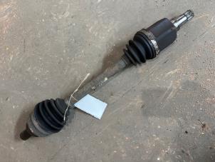 Używane Os napedowa lewy przód Ford Focus 2 Wagon 1.8 16V Cena € 35,00 Procedura marży oferowane przez F. van den Mosselaar autodemontage