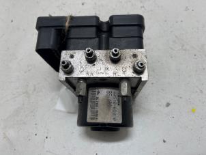 Begagnade ABS-pump Toyota Yaris II (P9) 1.3 16V VVT-i Pris € 70,00 Marginaltabell erbjuds av F. van den Mosselaar autodemontage