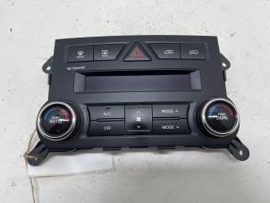 Begagnade Värmekontrollpanel Kia Sorento II (XM) 2.2 CRDi 16V VGT 4x4 Pris € 115,00 Marginaltabell erbjuds av F. van den Mosselaar autodemontage