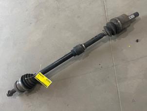 Begagnade Drivaxel, höger fram Kia Carens III (FG) 2.0 CRDI VGT 16V Pris € 35,00 Marginaltabell erbjuds av F. van den Mosselaar autodemontage