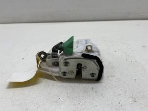 Gebruikte Deurslot Mechaniek 2Deurs links Mazda 2 (DE) 1.3 16V S-VT High Power Prijs € 20,00 Margeregeling aangeboden door F. van den Mosselaar autodemontage