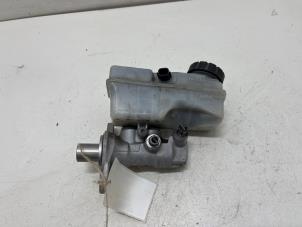 Begagnade Huvudcylinder Renault Clio IV Estate/Grandtour (7R) 1.5 Energy dCi 90 FAP Pris € 25,00 Marginaltabell erbjuds av F. van den Mosselaar autodemontage