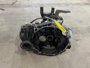 Begagnade Växellåda Volkswagen Polo V (6R) 1.2 TDI 12V BlueMotion Pris € 150,00 Marginaltabell erbjuds av F. van den Mosselaar autodemontage