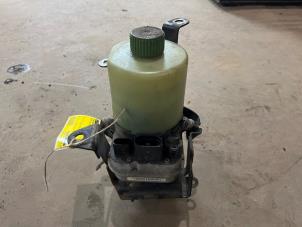 Używane Pompa wspomagania kierownicy Volkswagen Polo V (6R) 1.2 TDI 12V BlueMotion Cena € 75,00 Procedura marży oferowane przez F. van den Mosselaar autodemontage