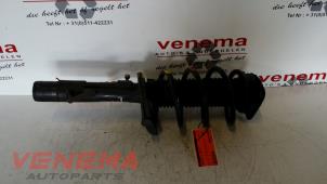 Gebruikte Mac Phersonpoot links-voor Ford Focus C-Max 1.6 TDCi 16V Euro III Kat. Prijs € 60,00 Margeregeling aangeboden door Venema Autoparts