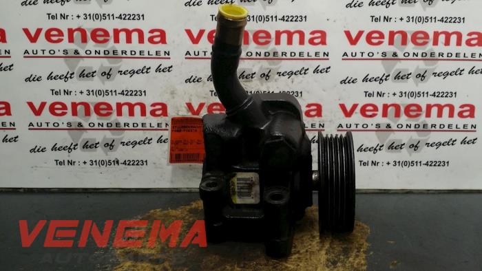 Servostyrningspump från en Ford Fiesta 5 (JD/JH) 1.6 16V 2005