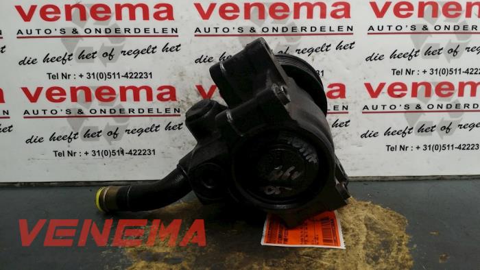 Servostyrningspump från en Ford Fiesta 5 (JD/JH) 1.6 16V 2005